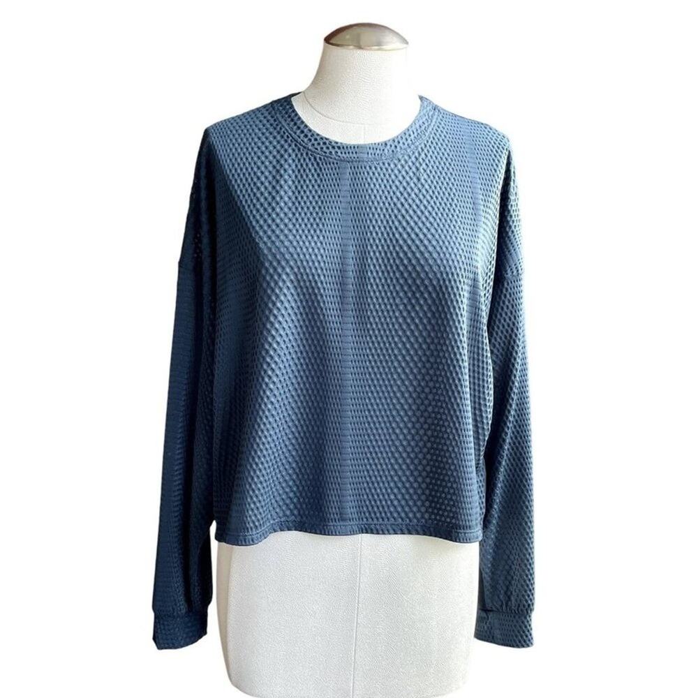 Lanston Sport Waffle‎ Texture Long Sleeve Crewneck Performance Top in Medium